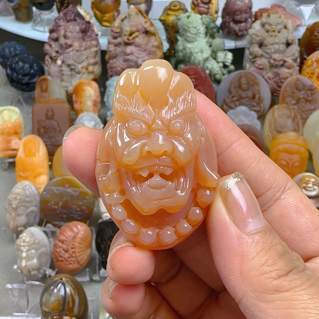 石英质玉吊坠未镶嵌天然阿拉善彩玉纯手工雕刻鬼王吊坠