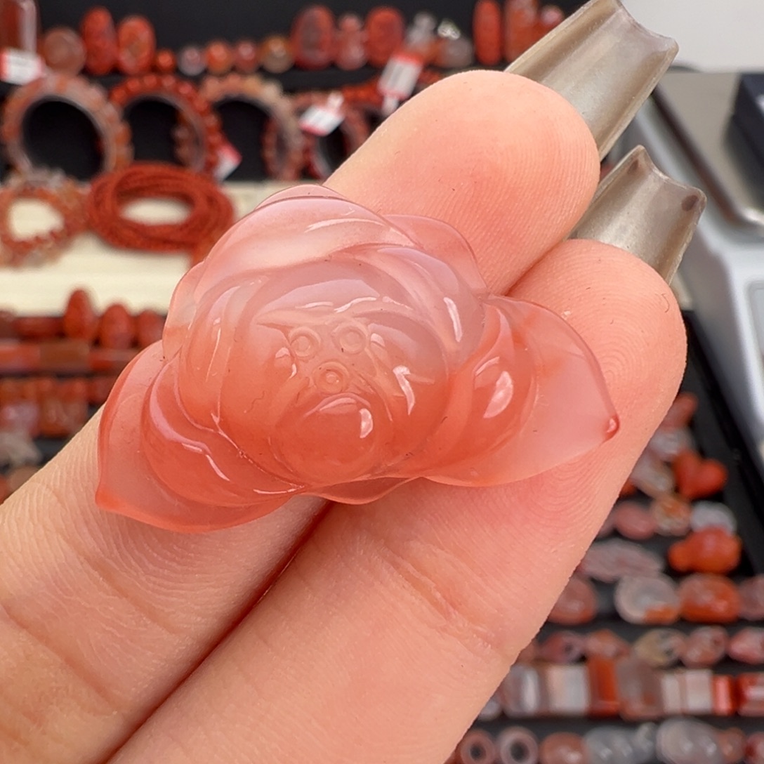 南红玛瑙未镶嵌颈饰莲花