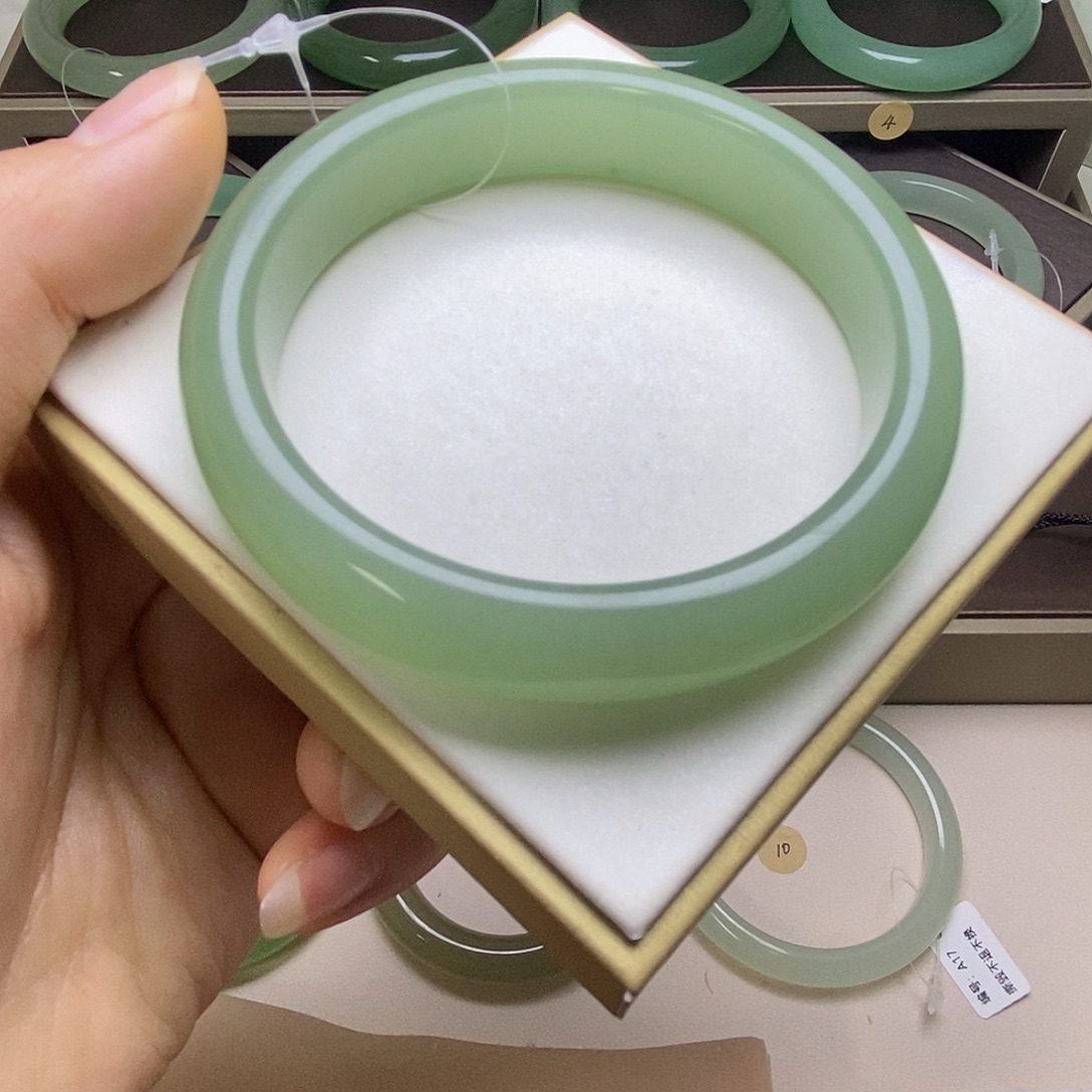 东陵石未镶嵌手镯