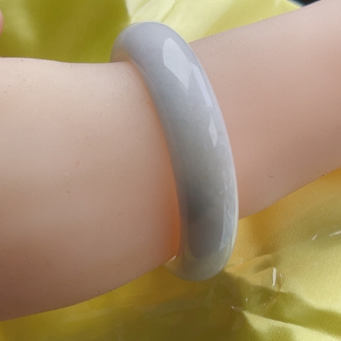 翡翠手镯未镶嵌正56