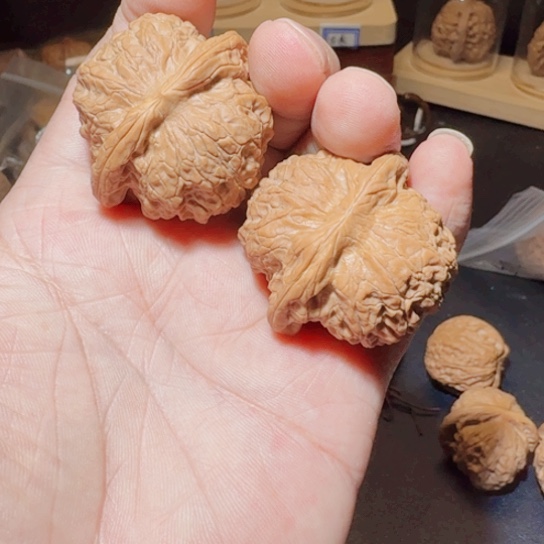 文玩核桃把件?****?血麒麟42