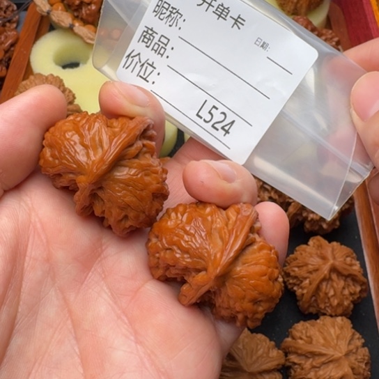 冬***子桃核把件宫灯小半壁