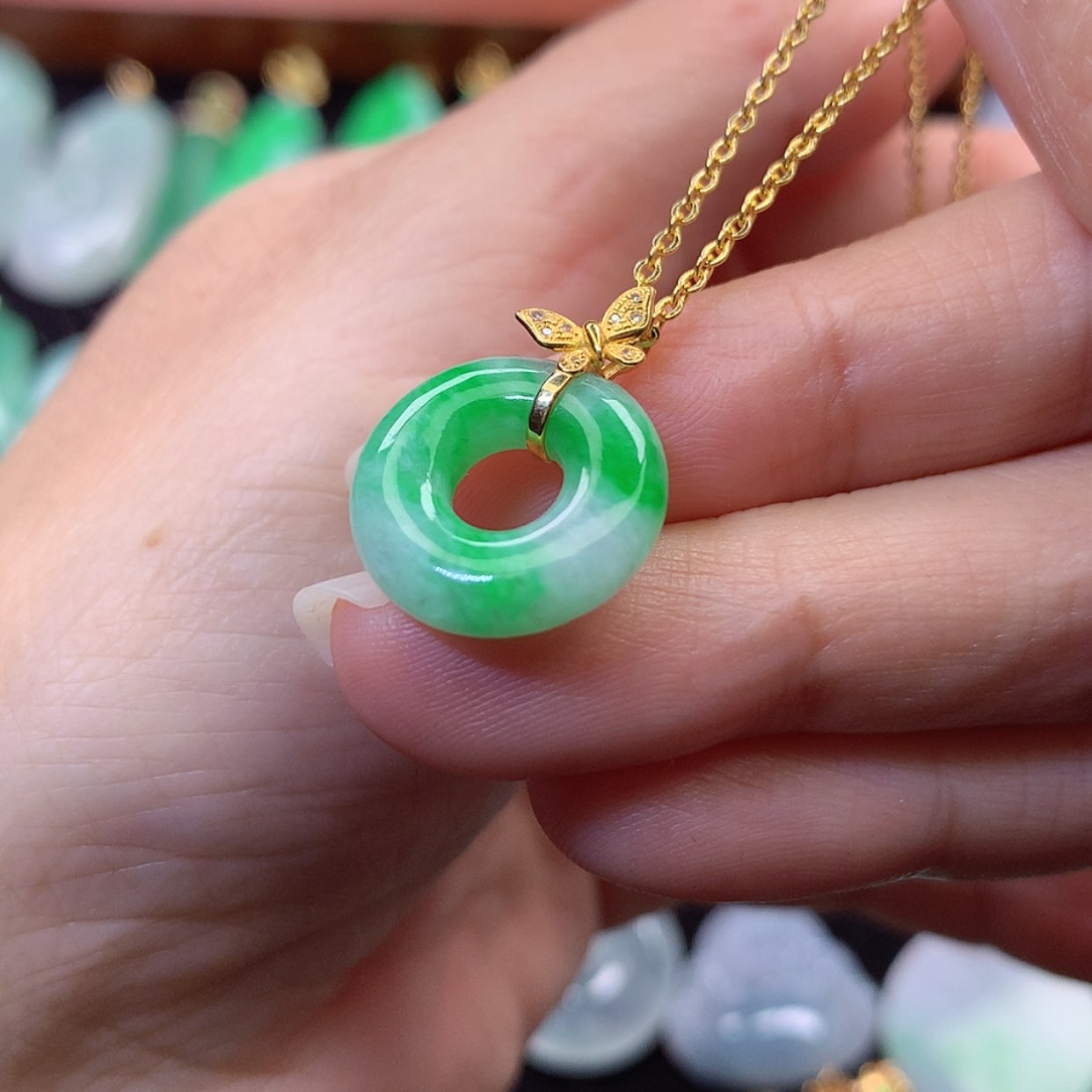 【闪购商品】吊坠(赠链)18K金镶嵌翡翠