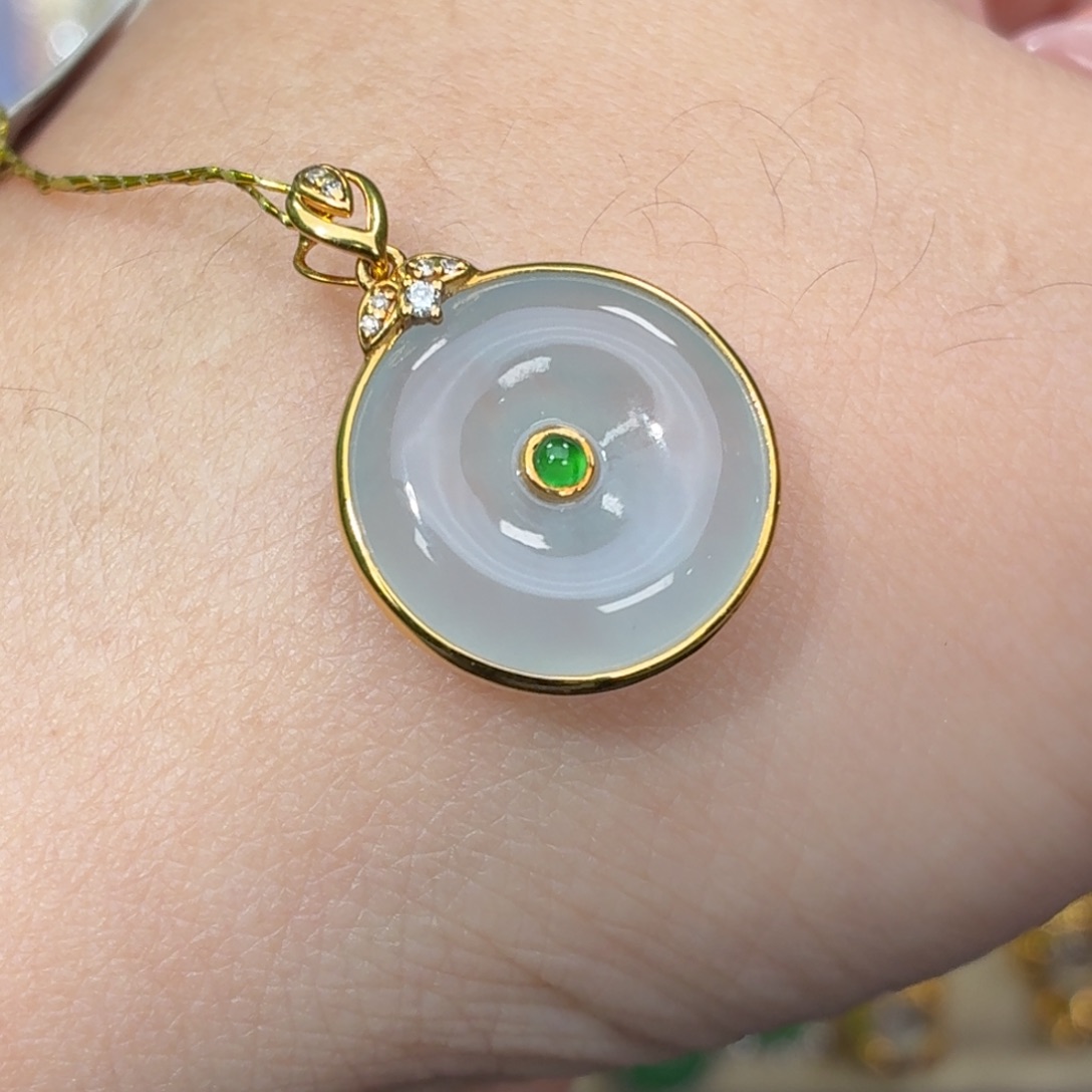 翡翠18K金镶嵌颈饰