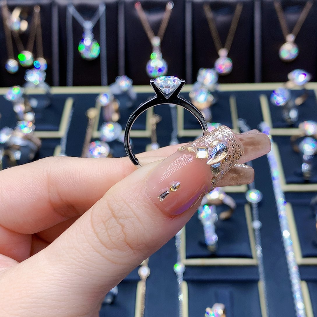 合成碳硅石（莫桑石）戒指/指环18K金镶嵌不***瞅