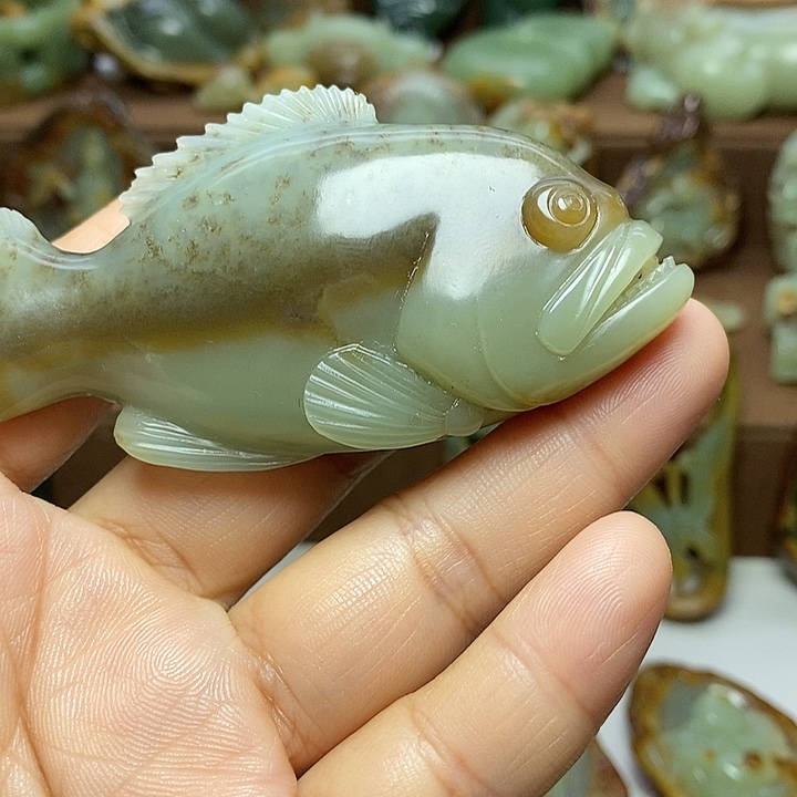 顿***。岫岩老玉（透闪石质玉）未镶嵌颈饰