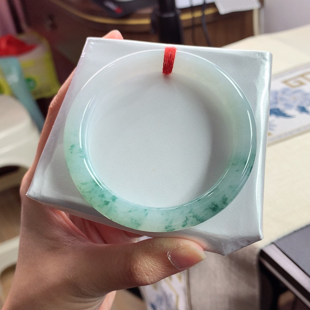 翡翠手镯未镶嵌57圈