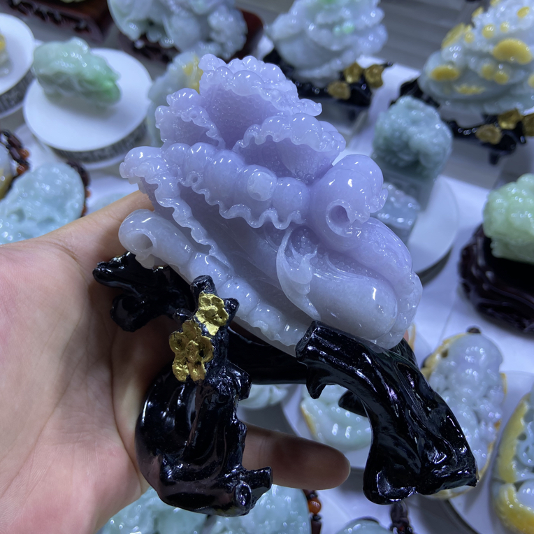 天然缅甸翡翠A货，白菜寓意百财招财，精工立体雕刻紫罗兰俏色摆件