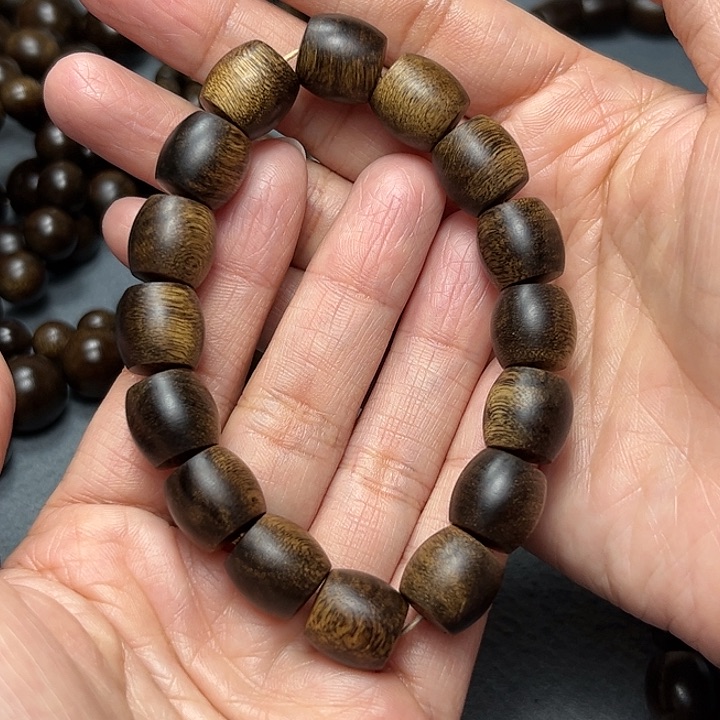 沉香手串白棋留疤