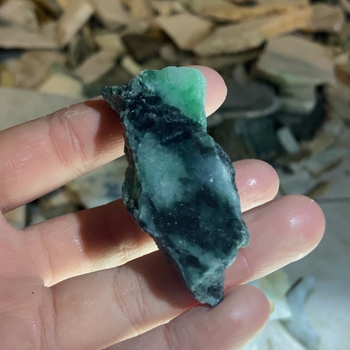 翡翠颈饰未镶嵌天然翡翠