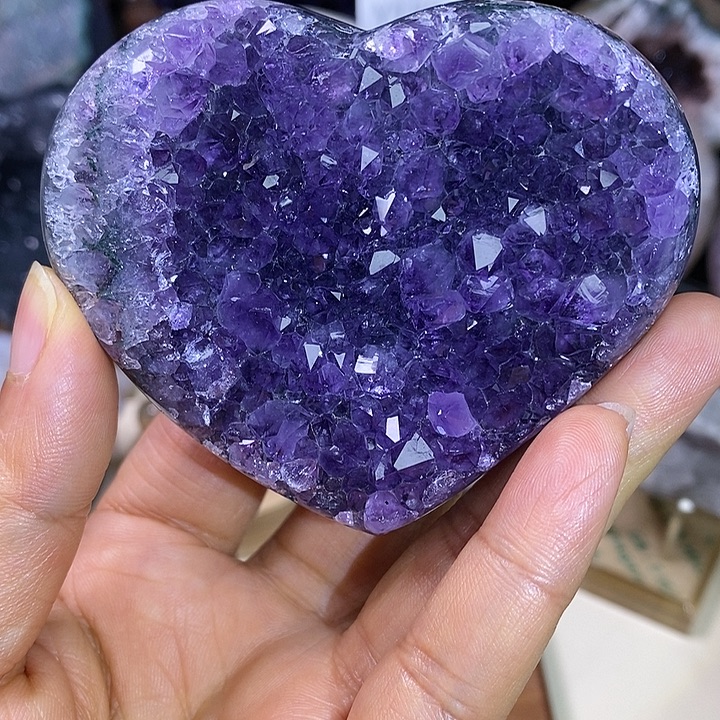 紫晶未镶嵌大型摆件（非配饰）