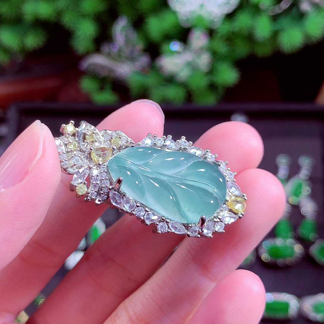 颈饰未镶嵌翡翠天然