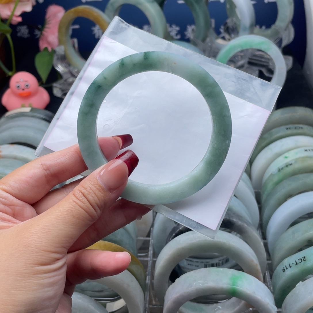 定制翡翠未镶嵌翡翠手镯