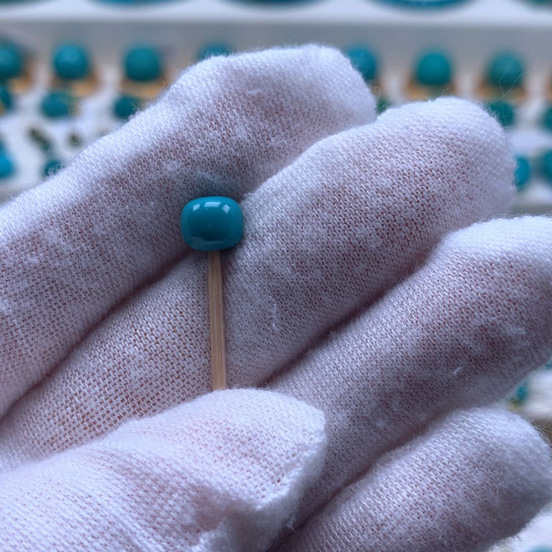 绿松石配饰未镶嵌林****?