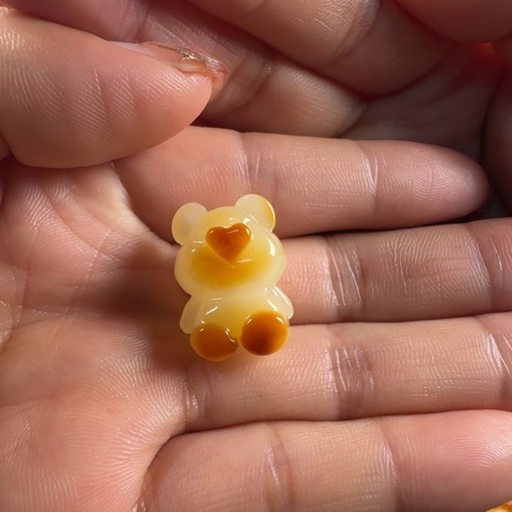 蜜蜡颈饰未镶嵌步**停蜜蜡俏色小熊吊坠（打孔备注不退换）