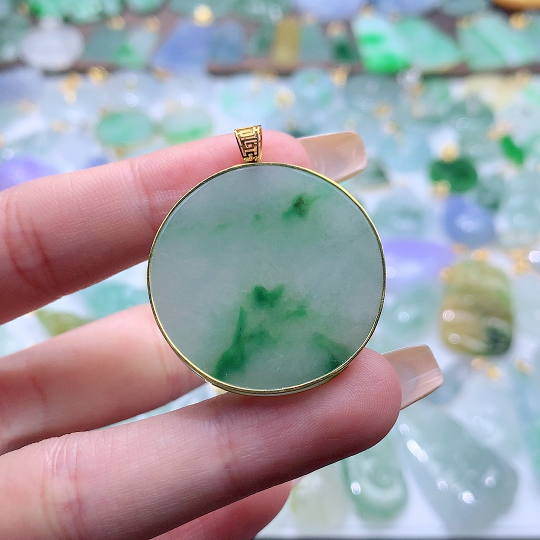 翡翠颈饰未镶嵌翡翠