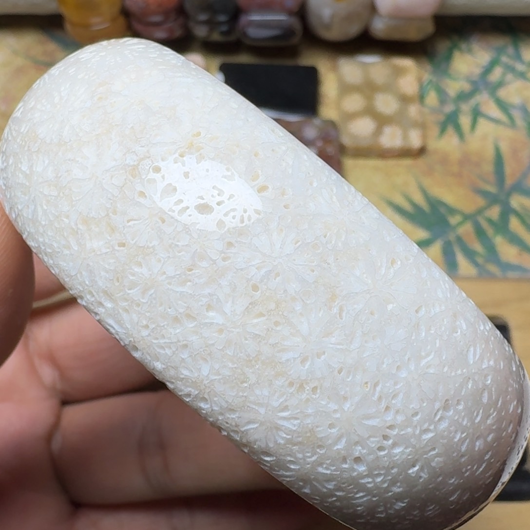 硅化玉未镶嵌纯天然有机玉石保真色58.8圈口