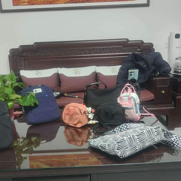 蚕丝女人单间斜挎包