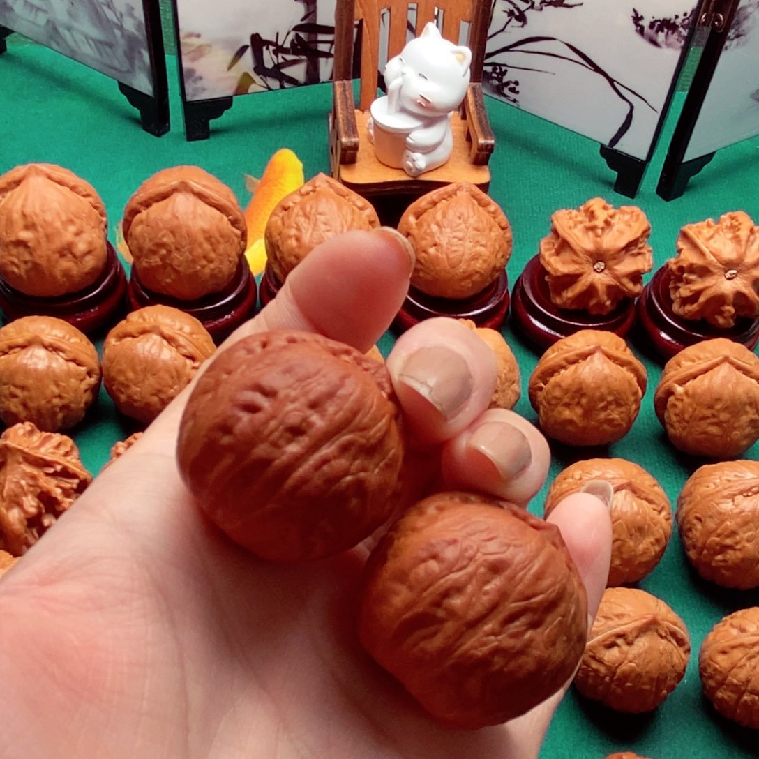 文玩核桃吊坠红皮佛肚