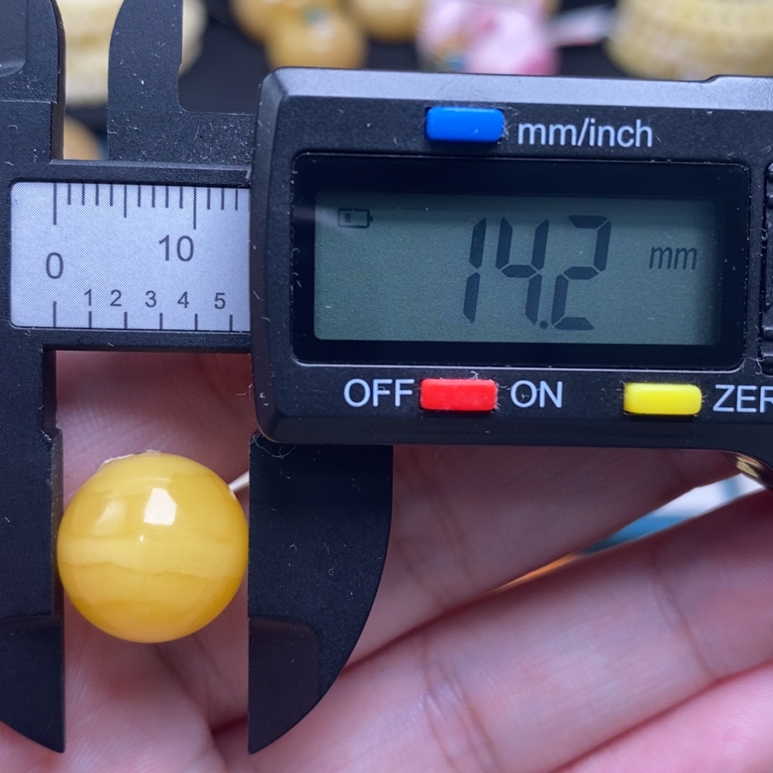 蜜蜡未镶嵌珠宝奇石