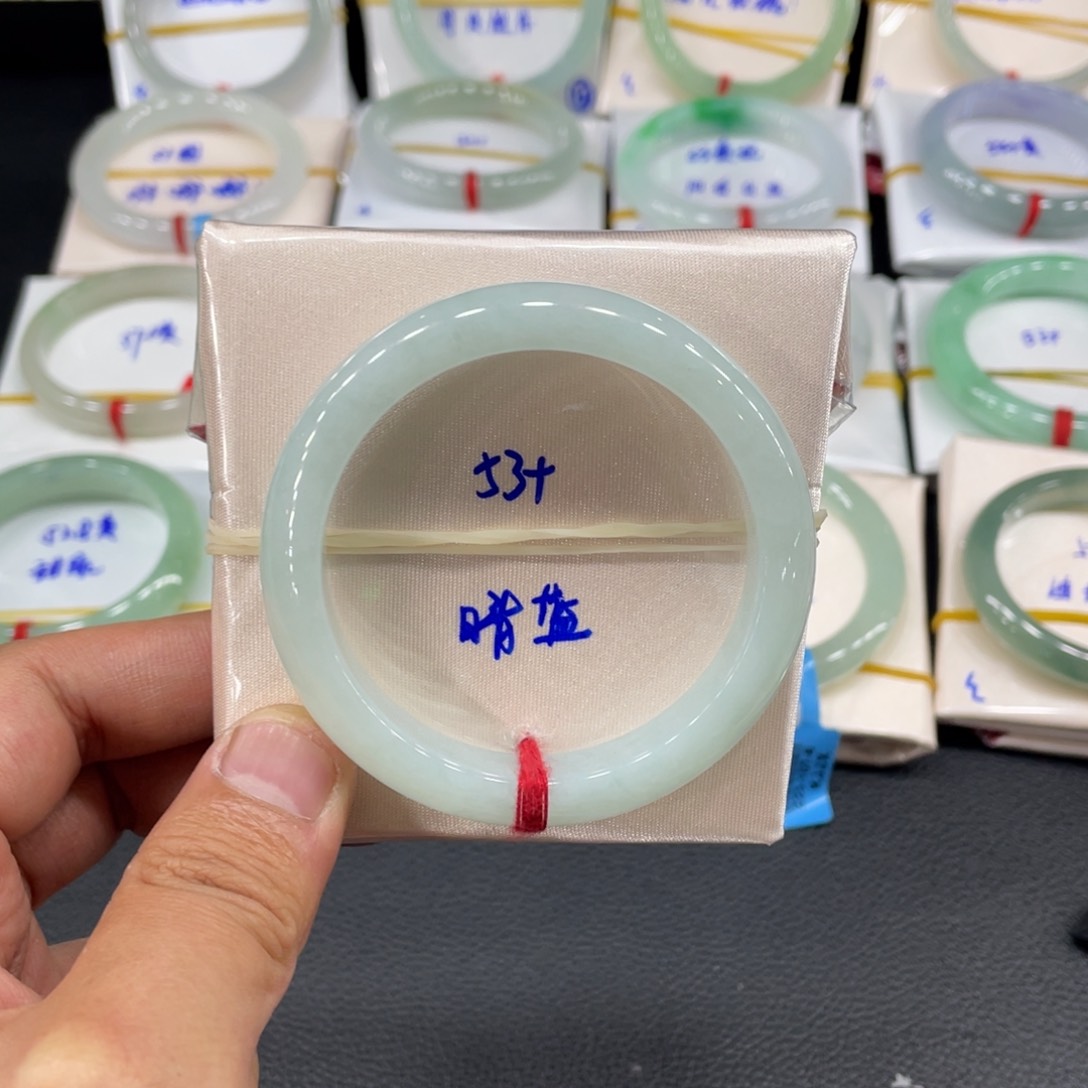 翡翠手镯未镶嵌天然翡翠