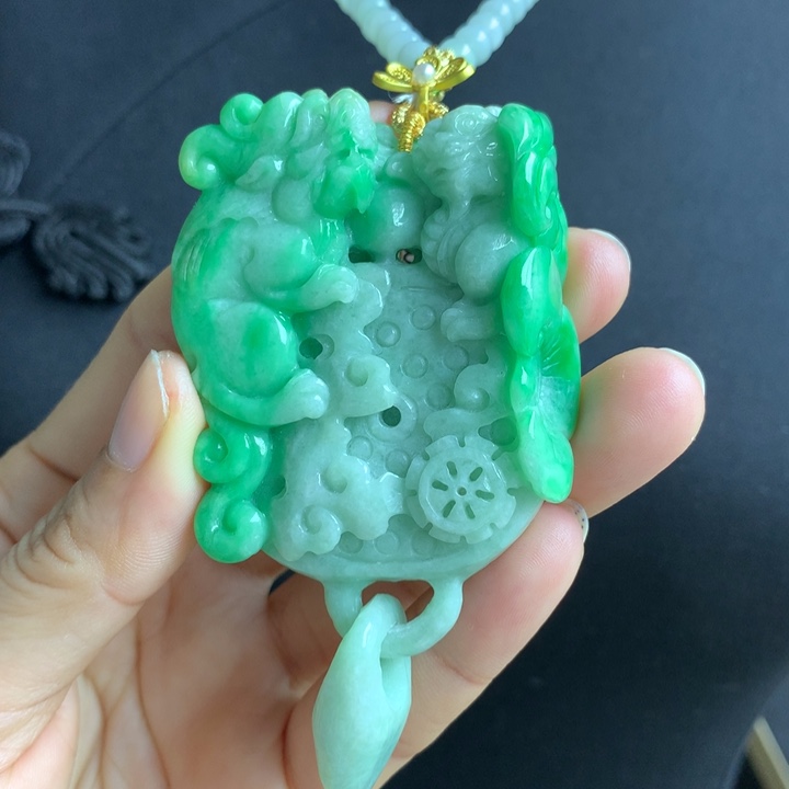 翡翠颈饰未镶嵌翡翠