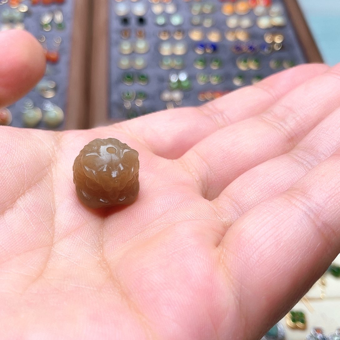 和田玉未镶嵌吊坠