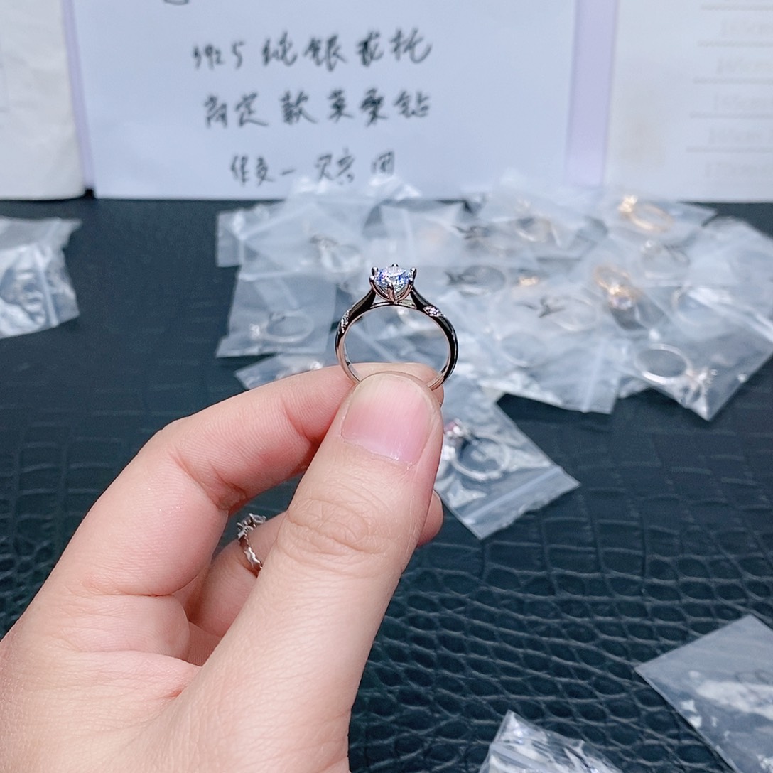 合成碳硅石925银通灵1克拉20吗