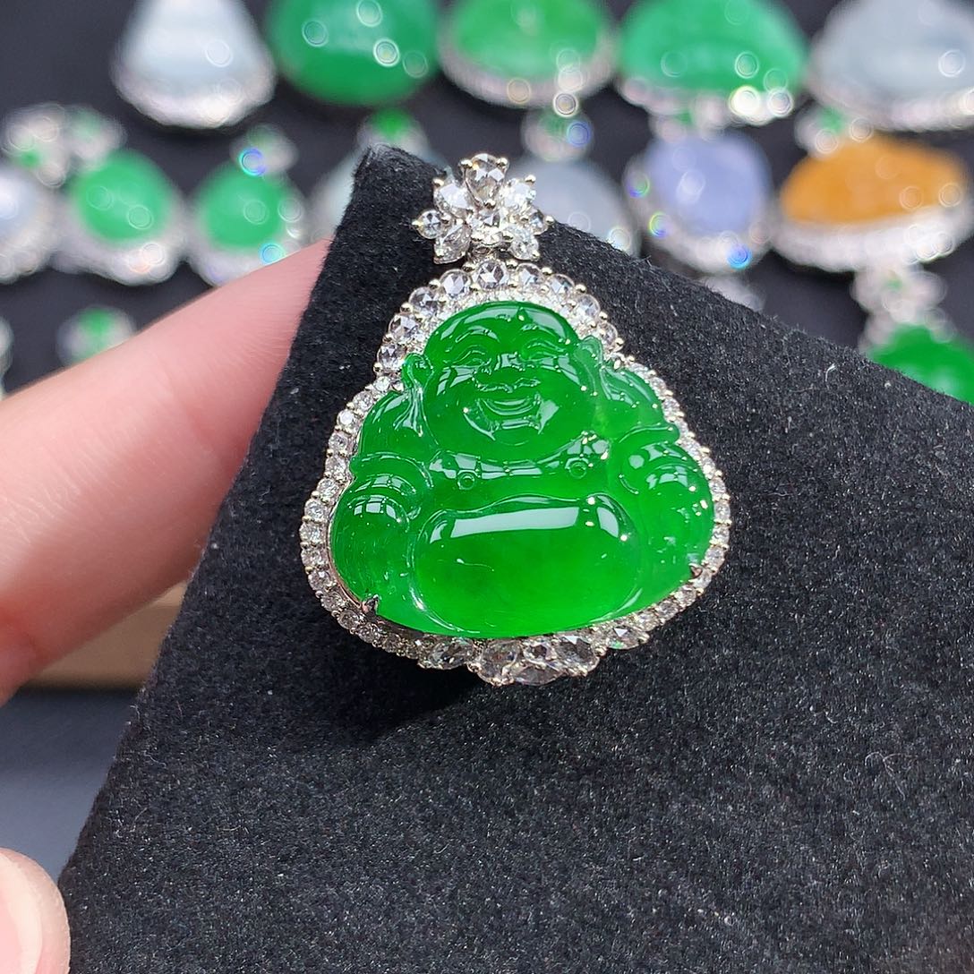 翡翠18K金镶嵌颈饰