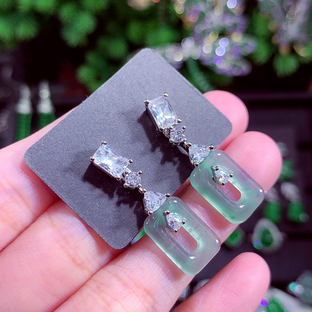 颈饰未镶嵌翡翠天然