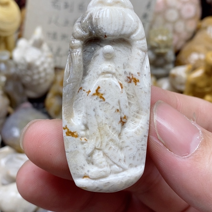 颈饰未镶嵌硅化珊瑚（珊瑚玉）