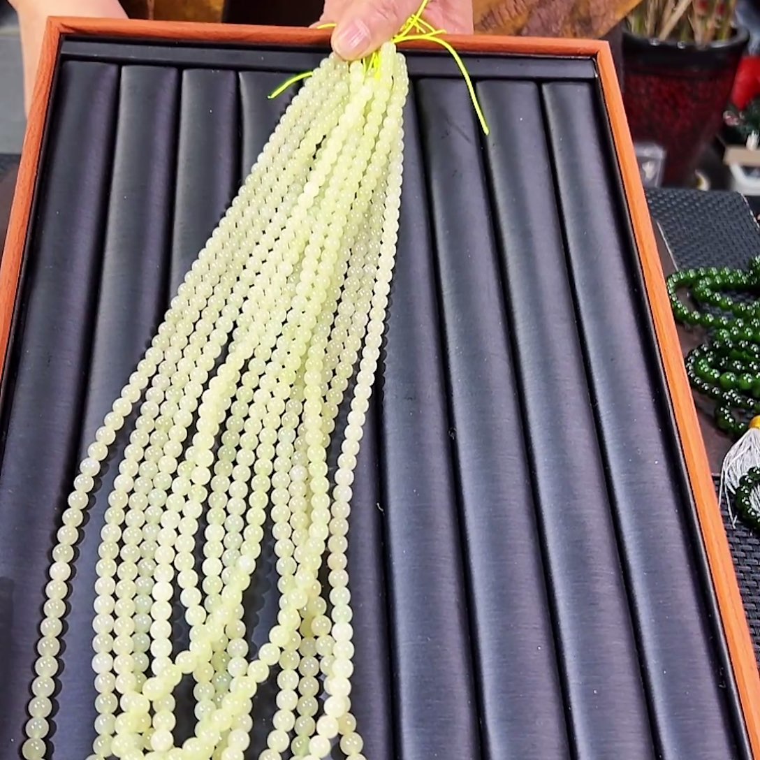 和田玉未镶嵌颈饰卡6发其一