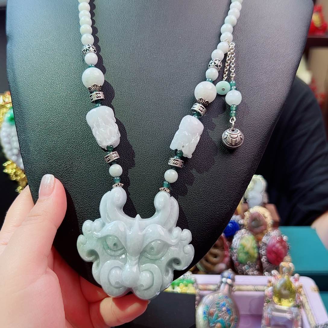 颈饰翡翠未镶嵌国风