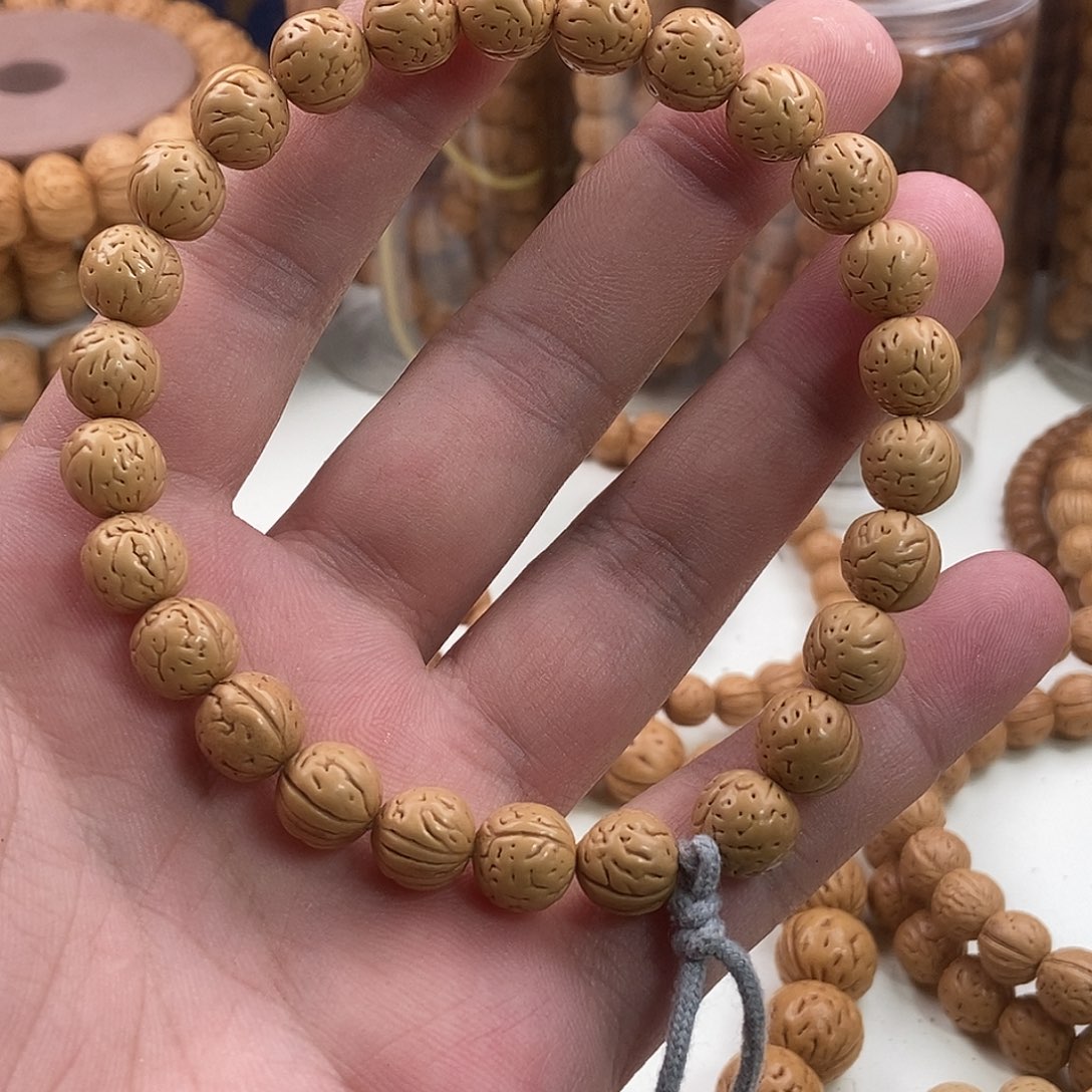 灿***河桃核吊坠333333333333