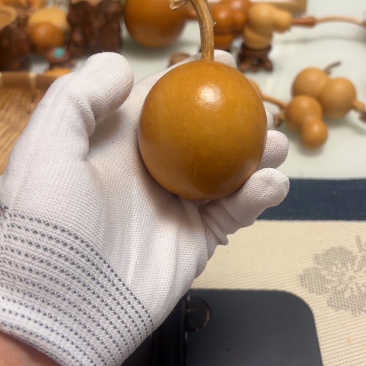 轻***奢天然手捻老皮的葫芦