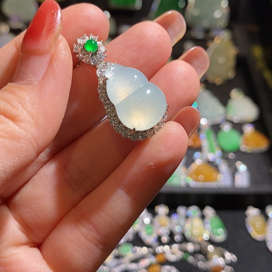 颈饰银S925镶嵌翡翠W***?天然翡翠