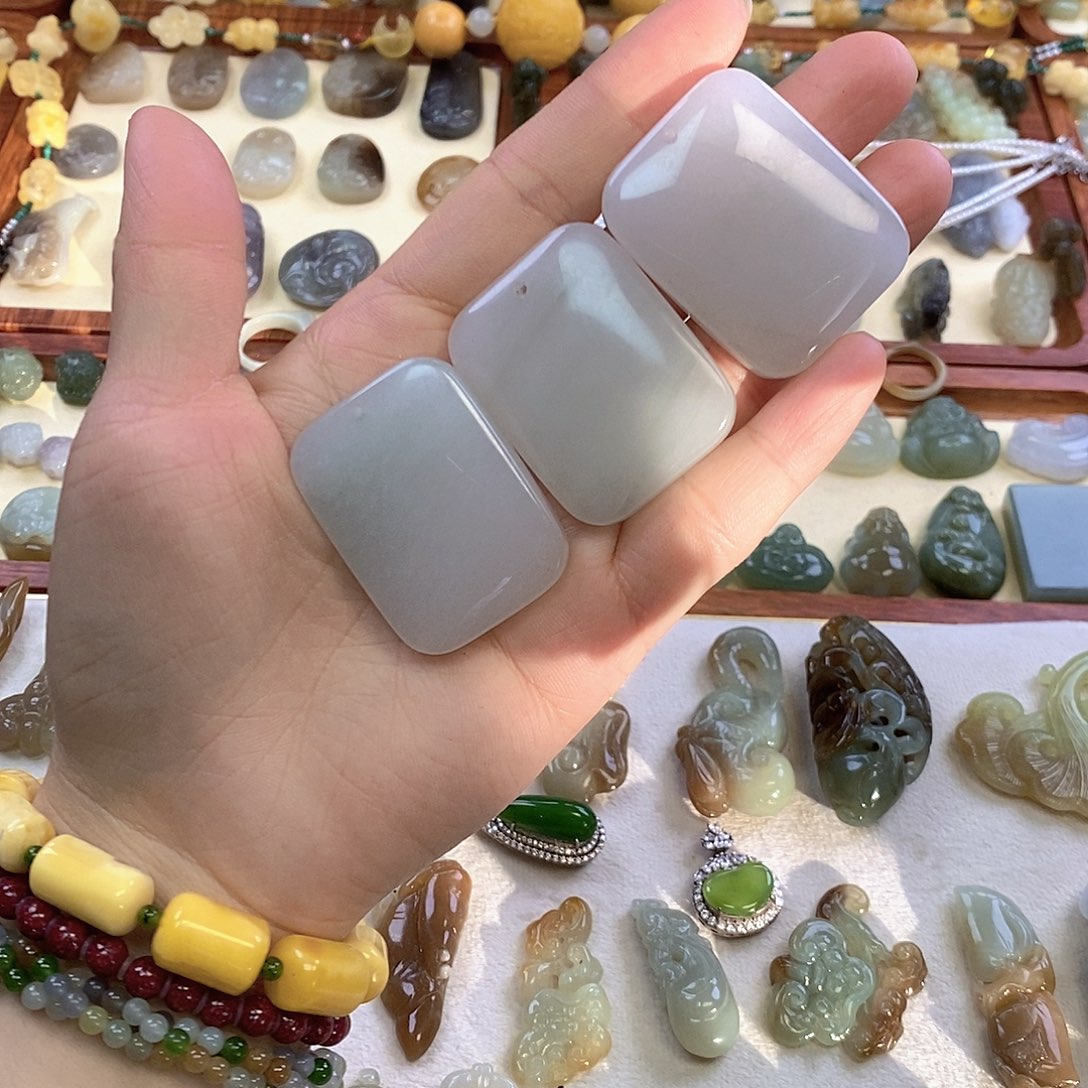 石英质玉合金颈饰