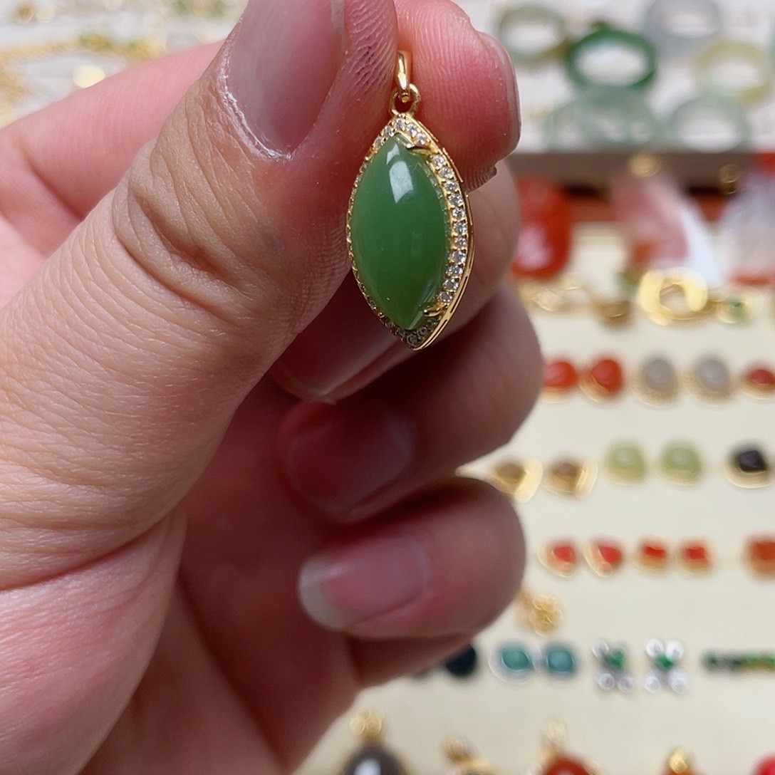 和田玉吊坠银S925镶嵌