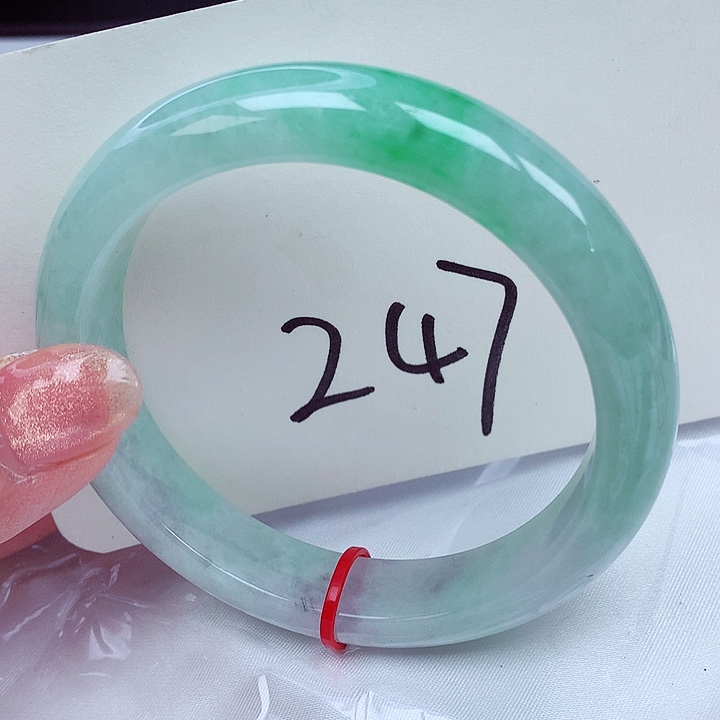 翡翠手镯未镶嵌翡翠