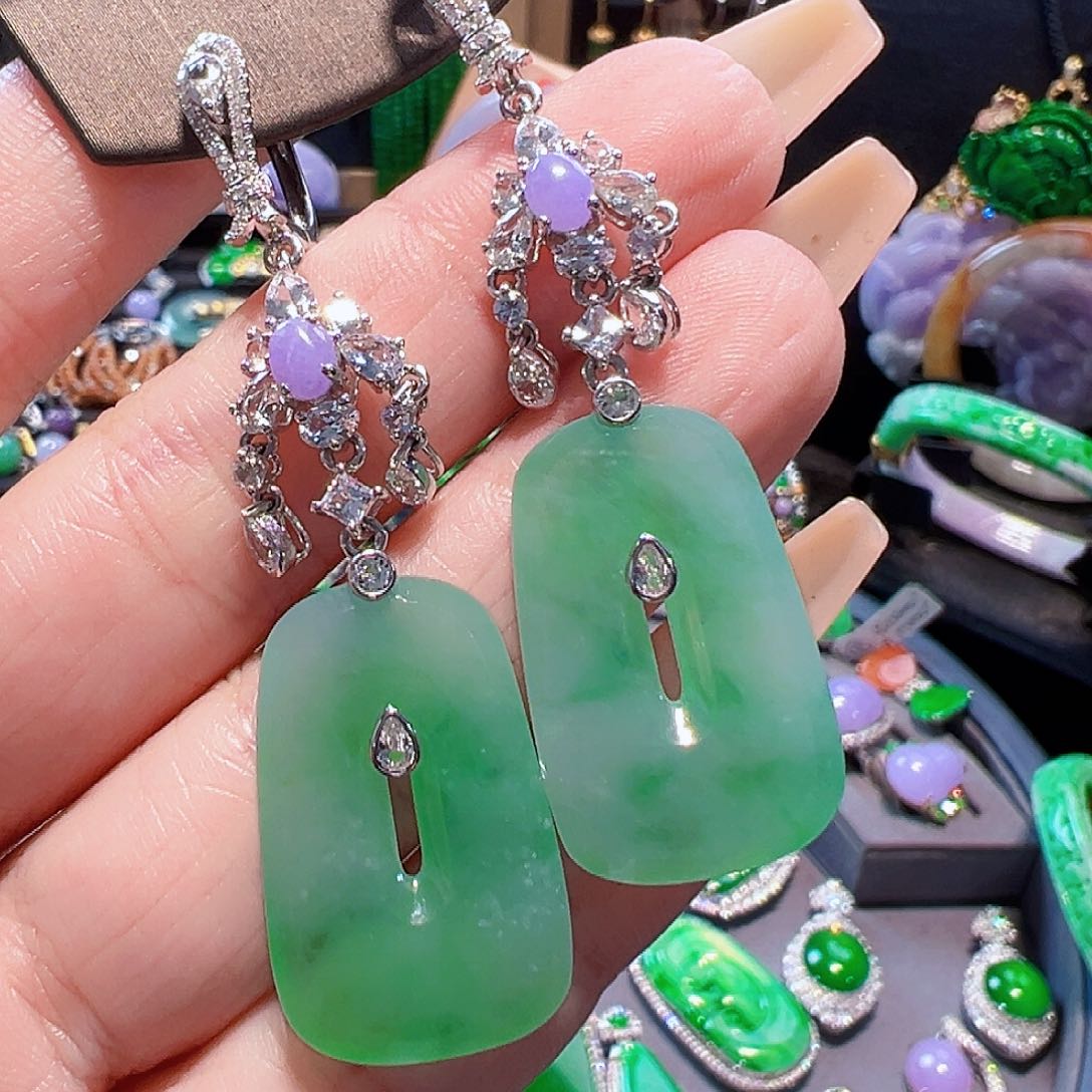 翡翠耳饰18K金镶嵌快****猪签收后24小时鉴赏期