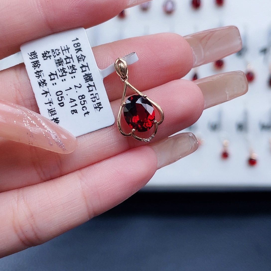 18K金镶嵌吊坠(不含链)石榴石