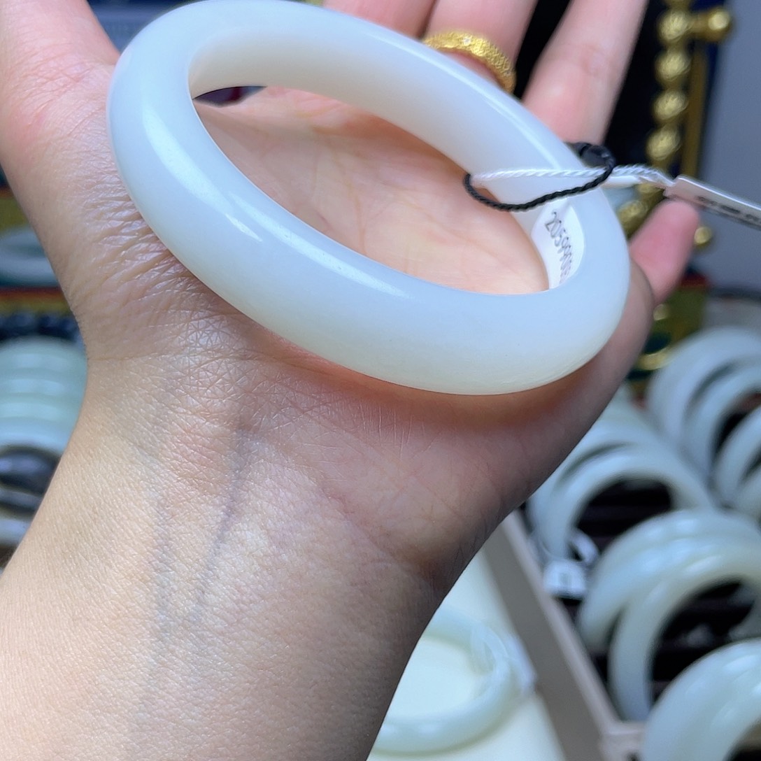 和田玉（白玉）未镶嵌手镯
