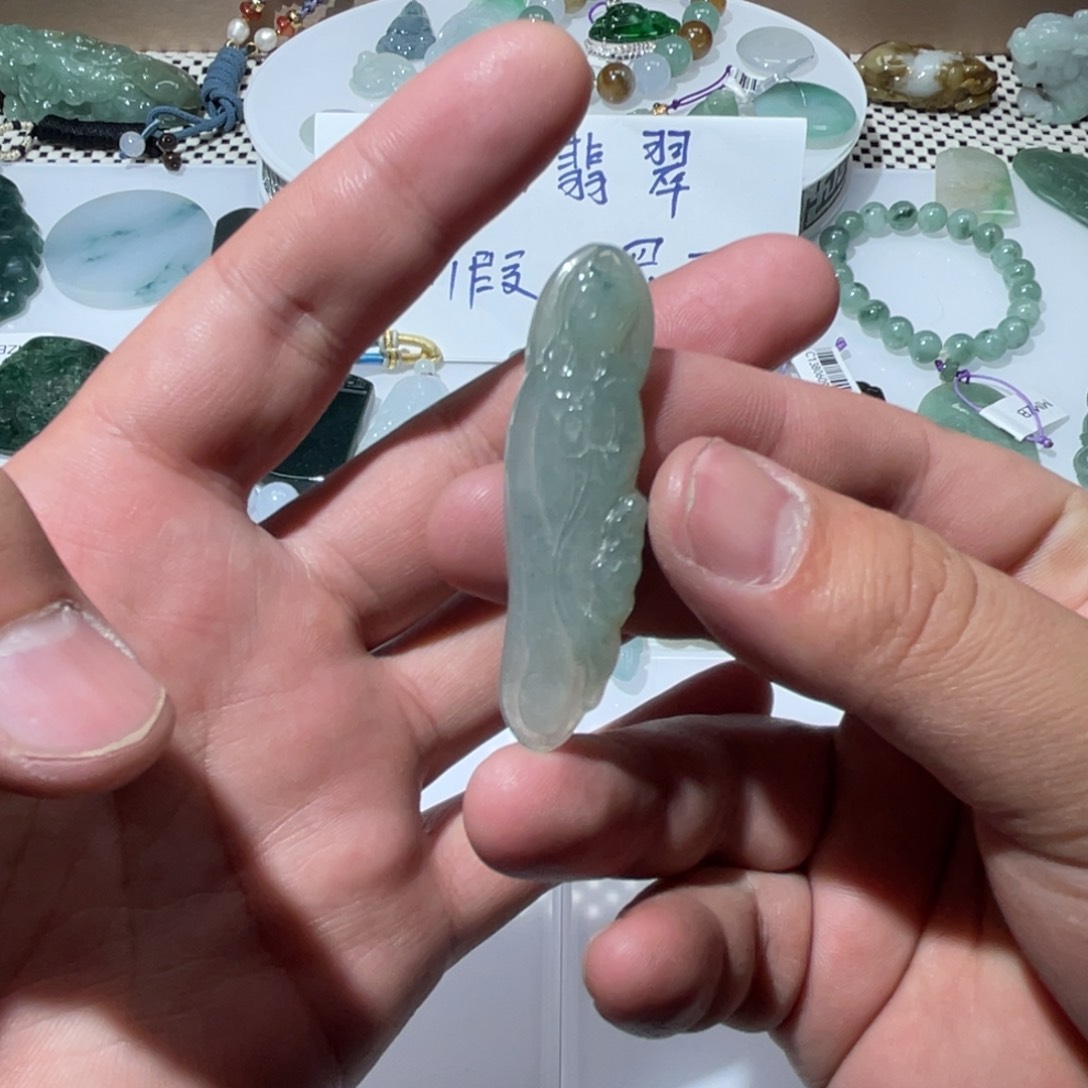 翡翠颈饰未镶嵌天然