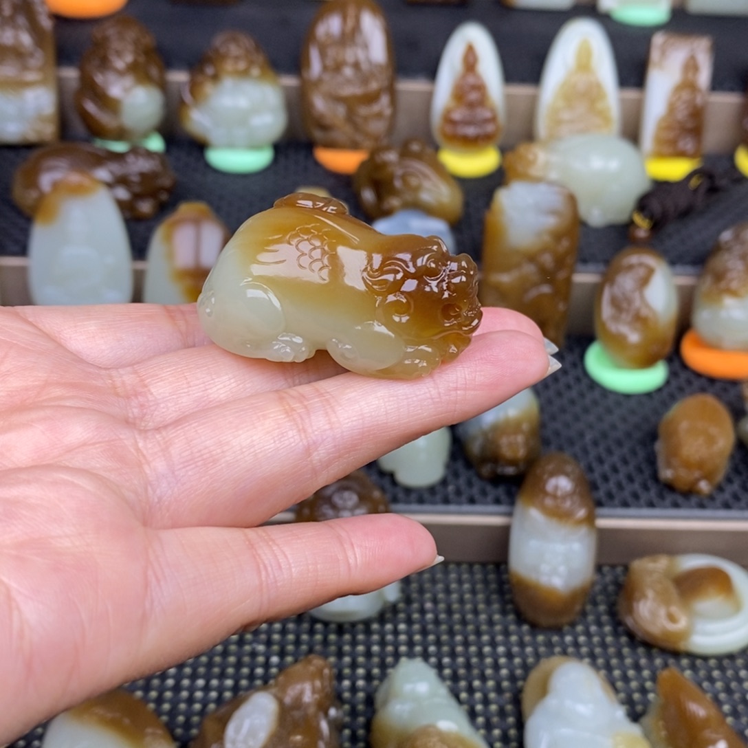 营***郑和田玉未镶嵌颈饰