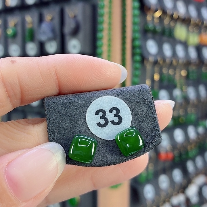 和田玉18K金镶嵌耳饰