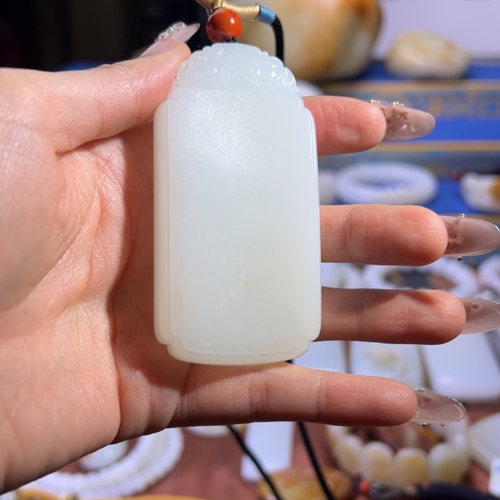 R***s和田玉（糖玉）未镶嵌挂件