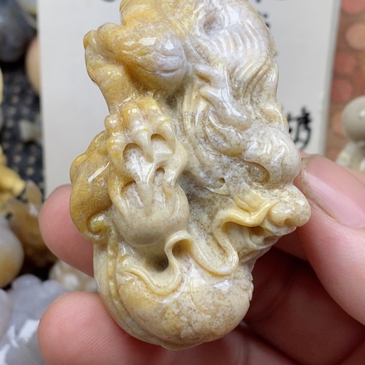 颈饰未镶嵌石英质玉