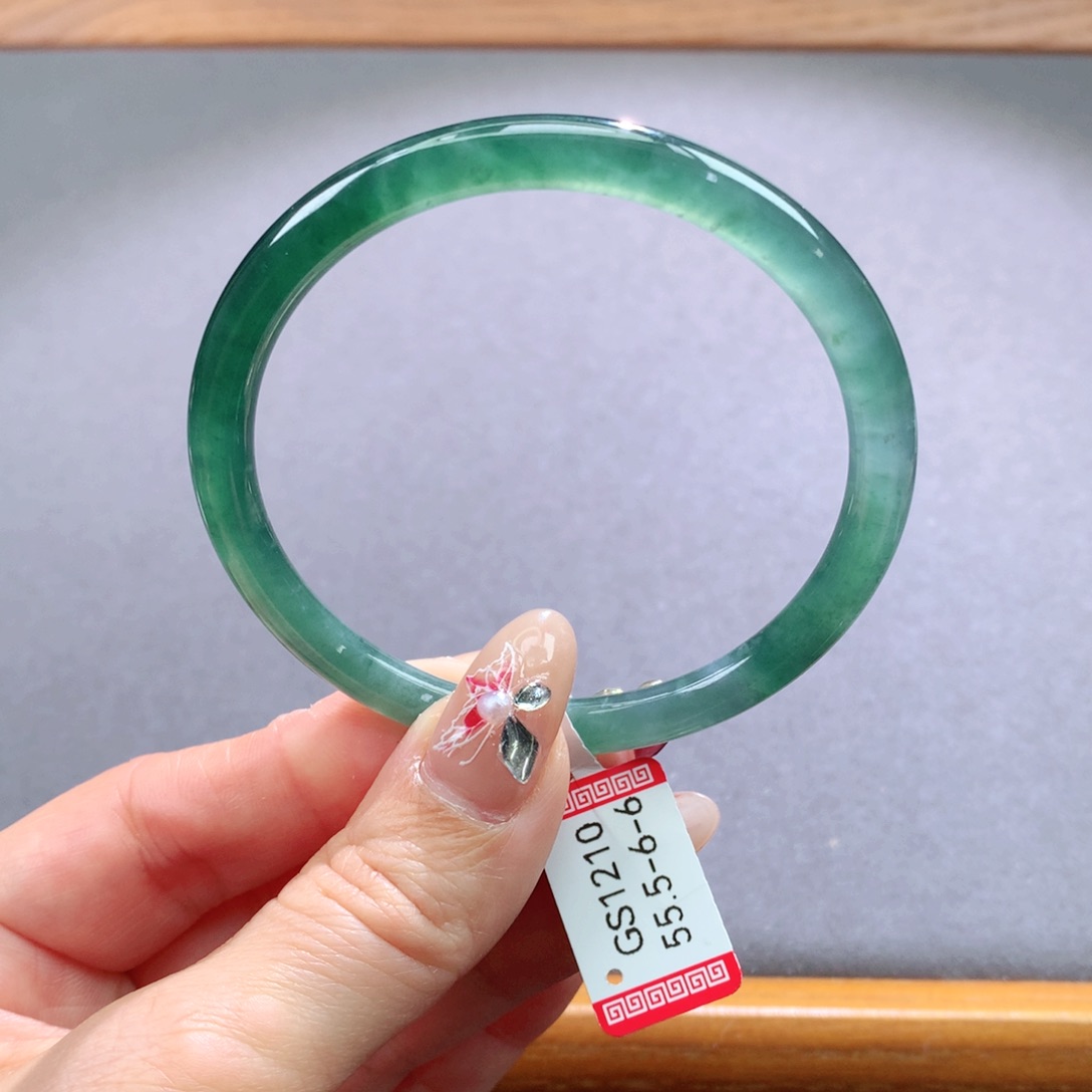 翡翠手镯未镶嵌天然翡翠手镯