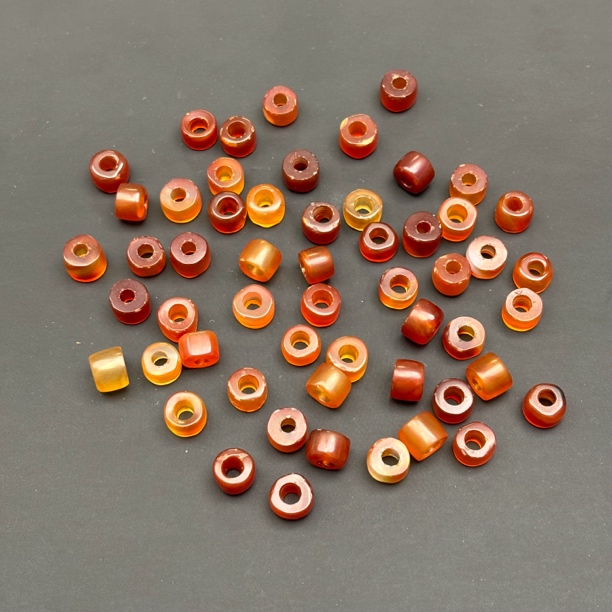 一对价格 红玛瑙 文玩配饰 单颗尺寸约8x6mm 多样性选其二发货