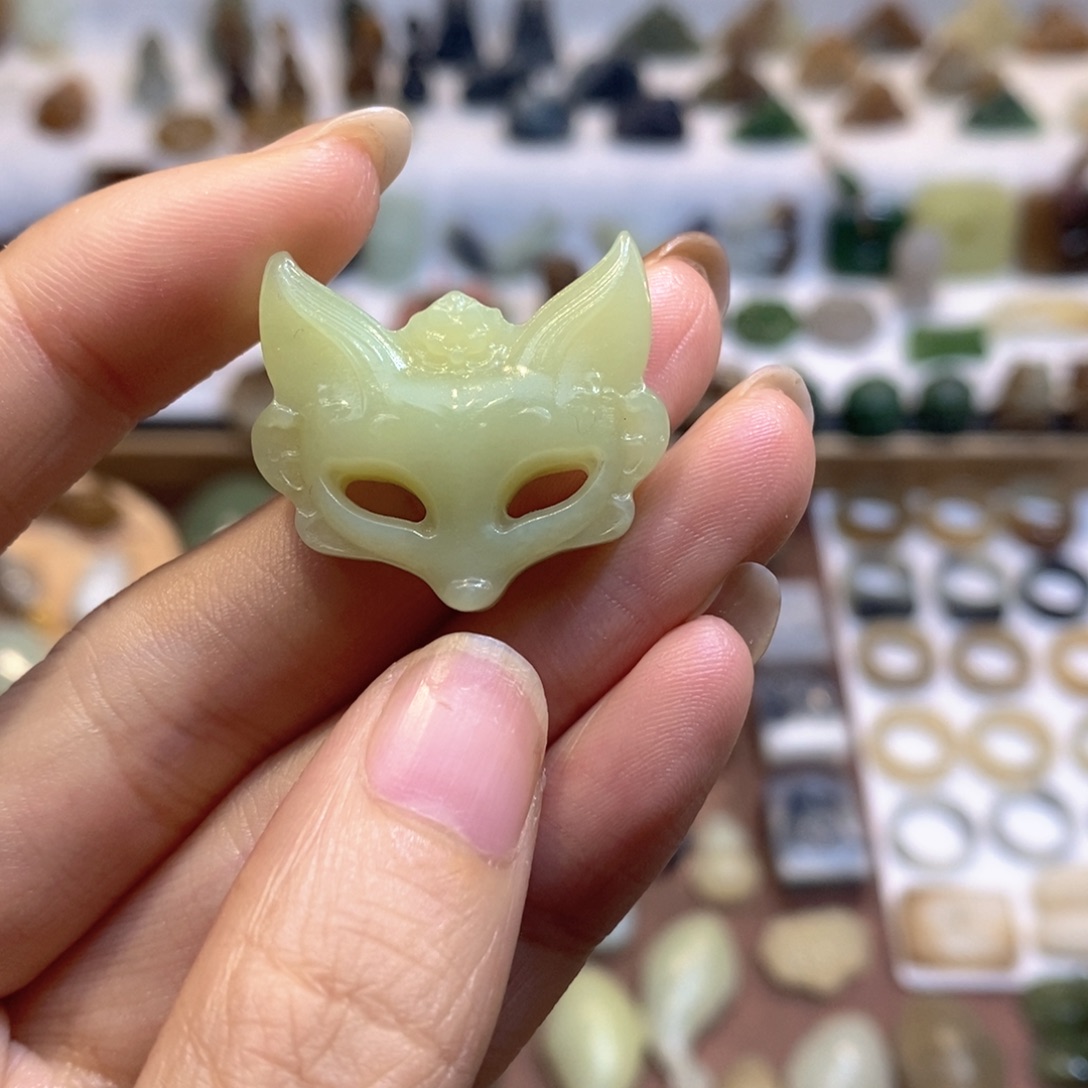 夜***空和田玉未镶嵌颈饰